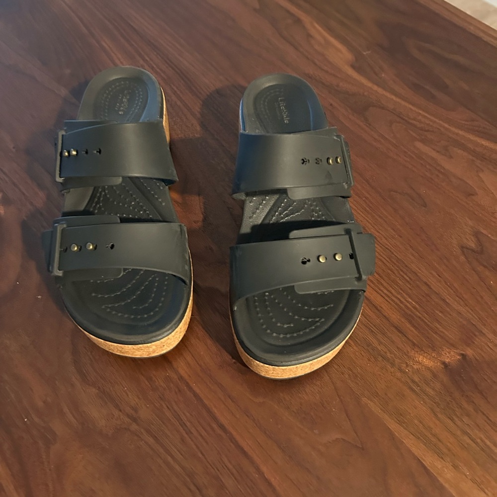 Crocs LiteRide platform, sandals size 6 Black